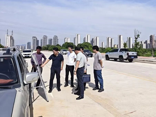 调研组现场踏勘福州原清繁大道（福人路至福百路）项目
