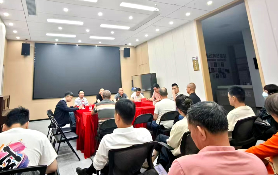 福州市住建局在乌山九巷召开座谈会听取业主意见。受访单位供图