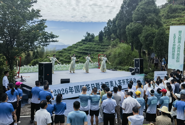 活动现场，古典舞蹈《盏韵美人茶》表演