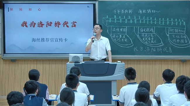 學校黨總支書記領銜授課，參與跨學科融合教學活動