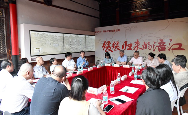 翔金两地文史专家、民俗学者、乡贤代表共同探讨“浯江”的千年人文底蕴。刘小东摄