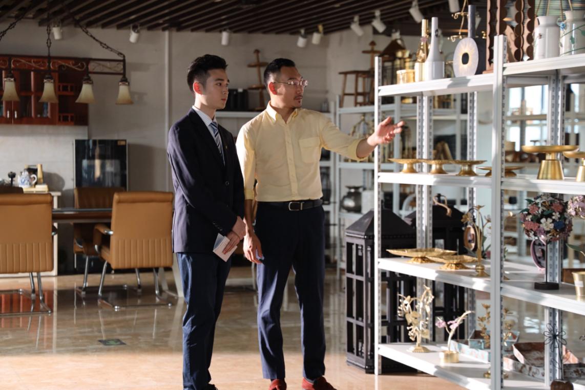 中国银行福建省分行工作人员主动走访企业，深入了解跨境客户金融需求，提升跨境综合服务质效。中国银行福建省分行供图
