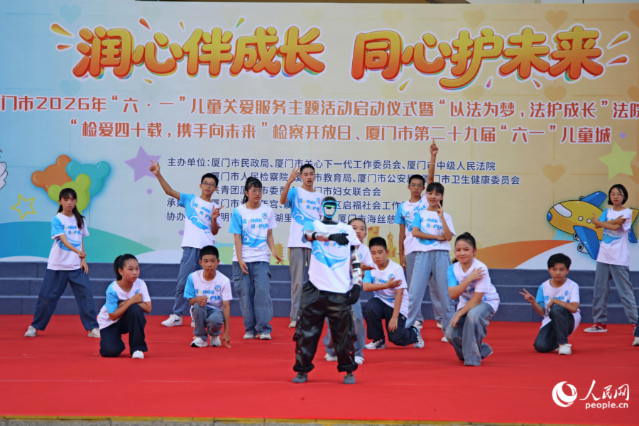 开场舞表演《悦动少年》。人民网记者 陈博摄
