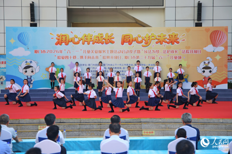 合唱表演《红领巾爱祖国》。人民网记者 陈博摄