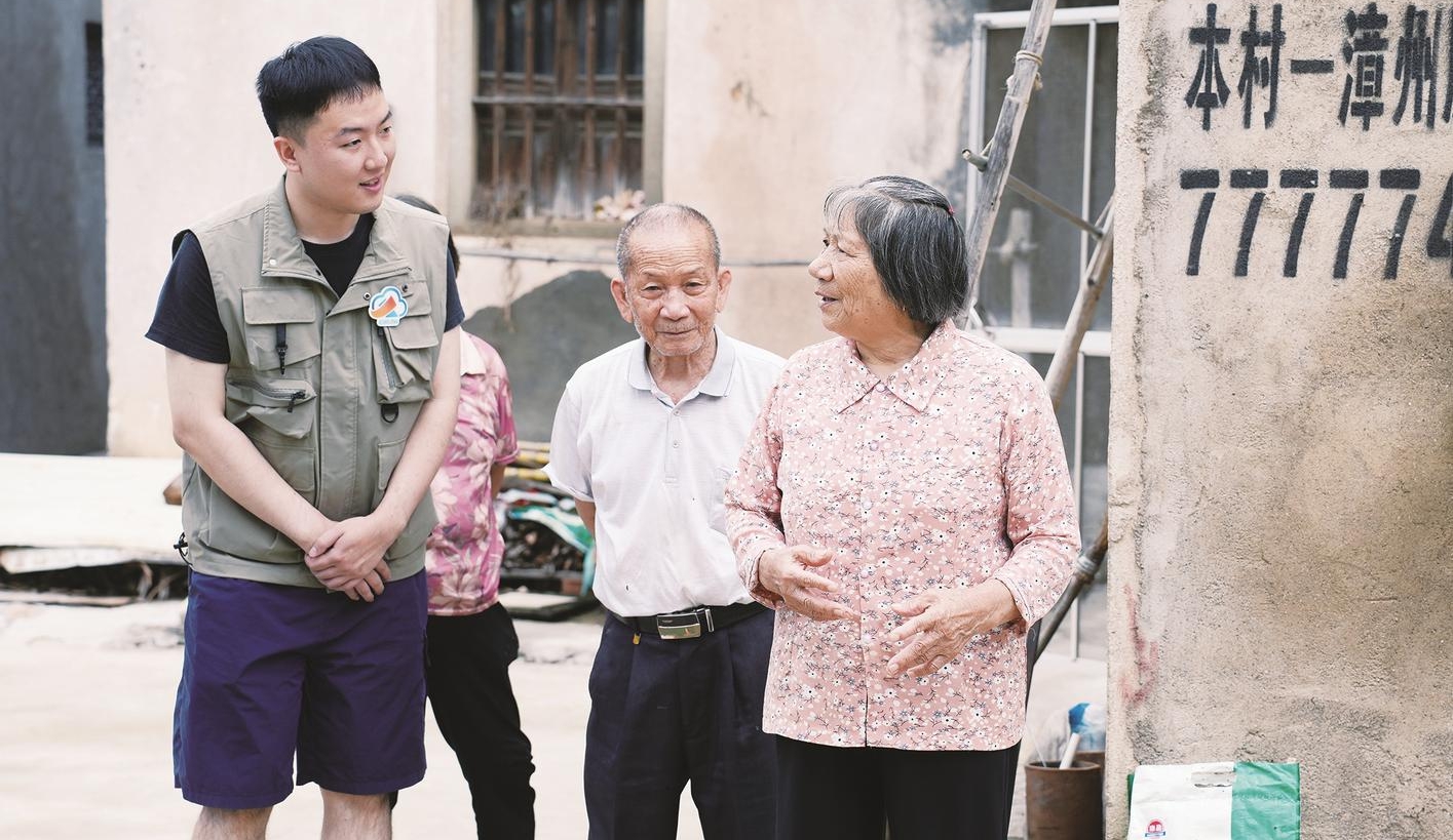 当年那场简朴的婚礼如今成为一堂情景党课