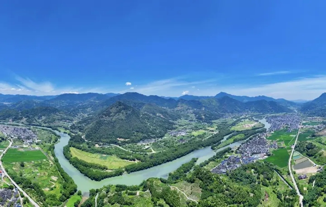 航拍鏡頭下的霍童溪流域。鄭霄攝