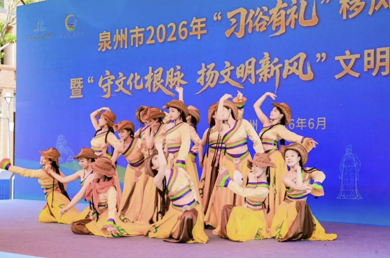 文艺汇演轮番上演。