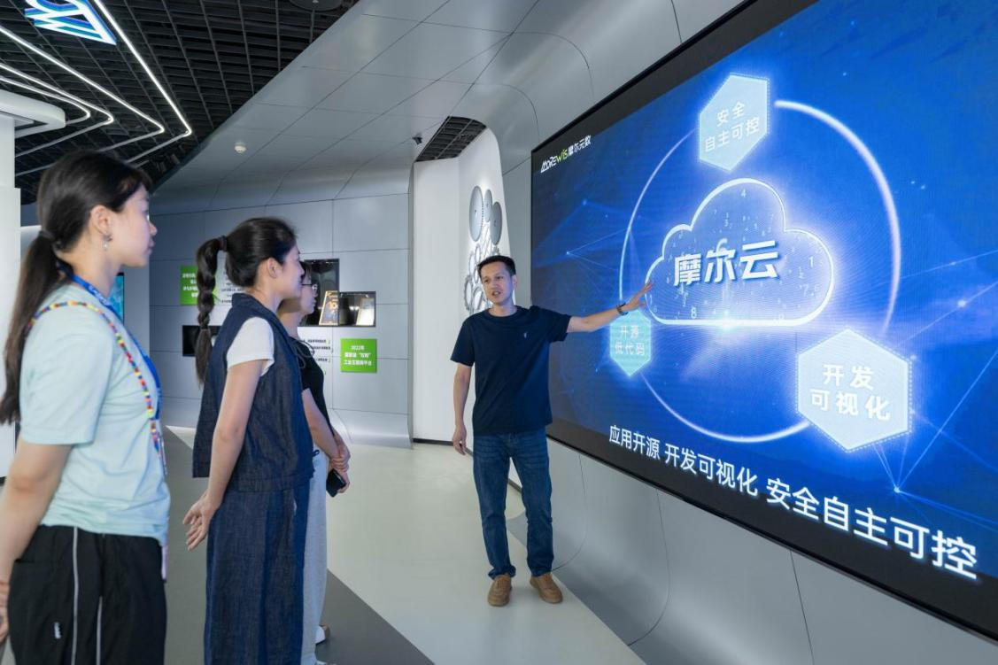 两个赛道、一条路：福州高新区的“培土”之道