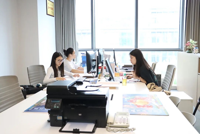 通过运营管理公司,街道将服务企业的触角延伸到园区一线。长乐趣融媒体中心供图