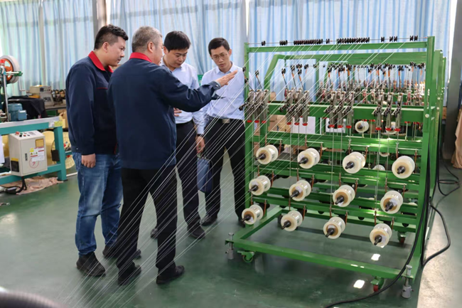 农行上杭支行客户经理深入上杭鑫昌龙实业有限公司开展贷前调查,了解5G工业填充材料生产情况