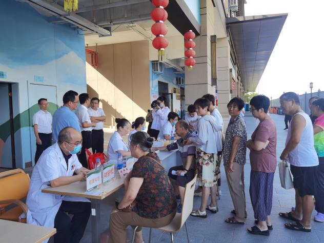 联合海沧医院开展“医养结合,关爱老人,义诊到家”大型义诊活动