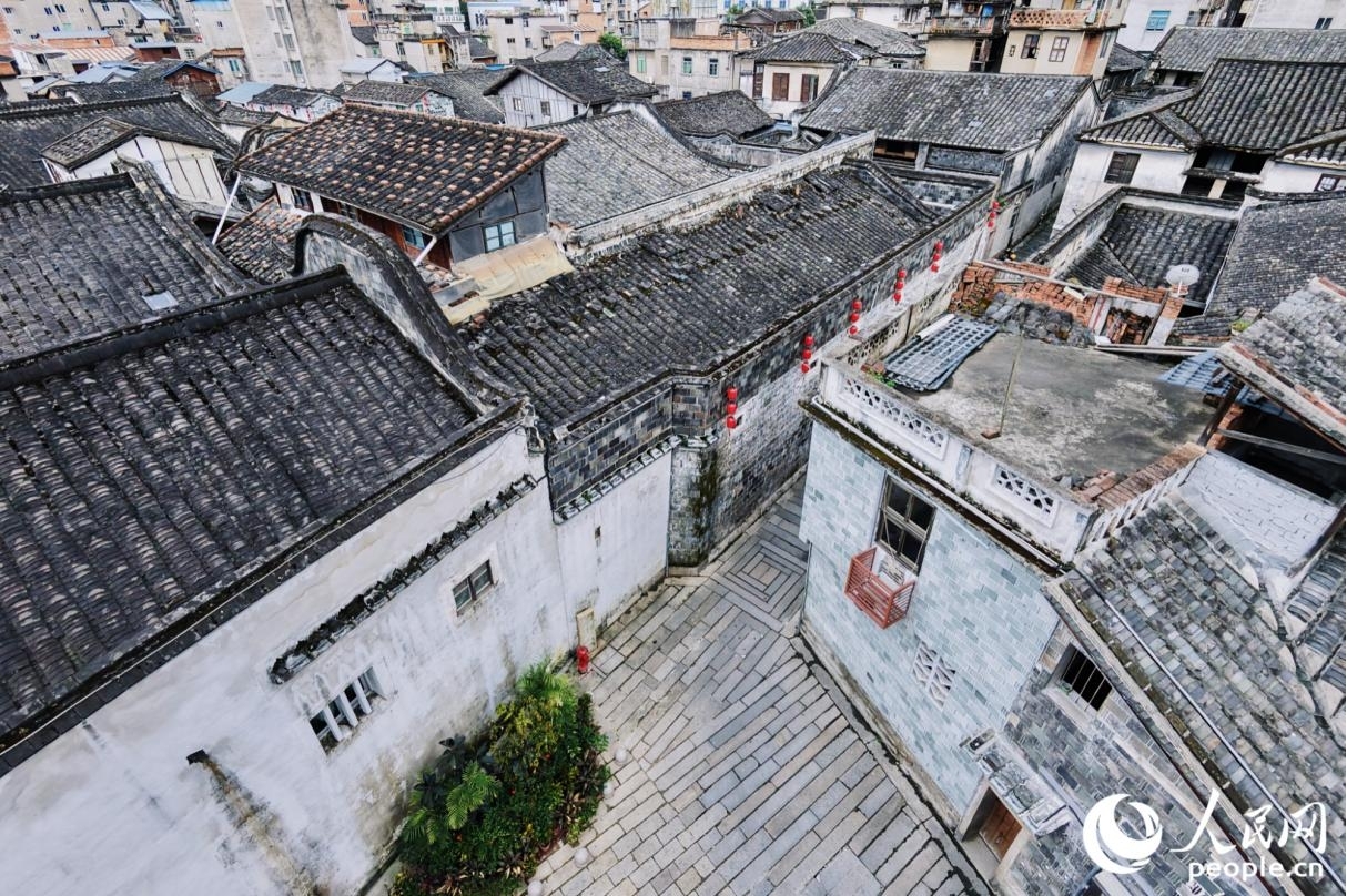 街区内的明清古建筑群。人民网 林铭贤摄