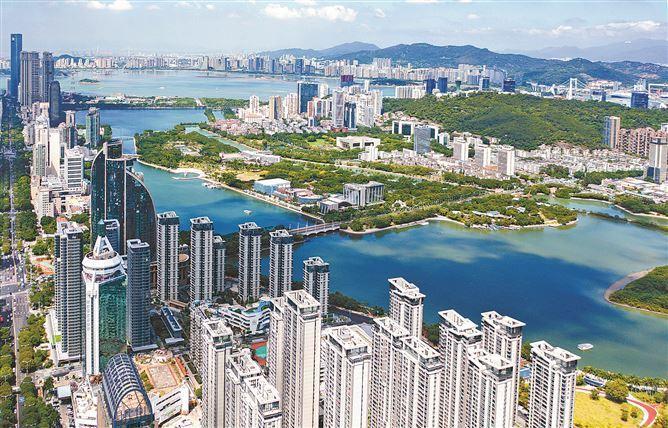 市人大常委会牢固树立和践行正确政绩观,推动民生实事由“事后监督”向“全程闭环”深化,以高质量监督守护民生温度。图为筼筜湖风光。(本报记者 林铭鸿 摄)