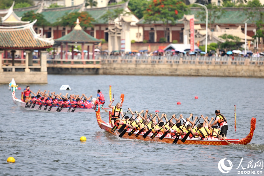 海峡两岸龙舟赛（资料图）。人民网记者 陈博摄