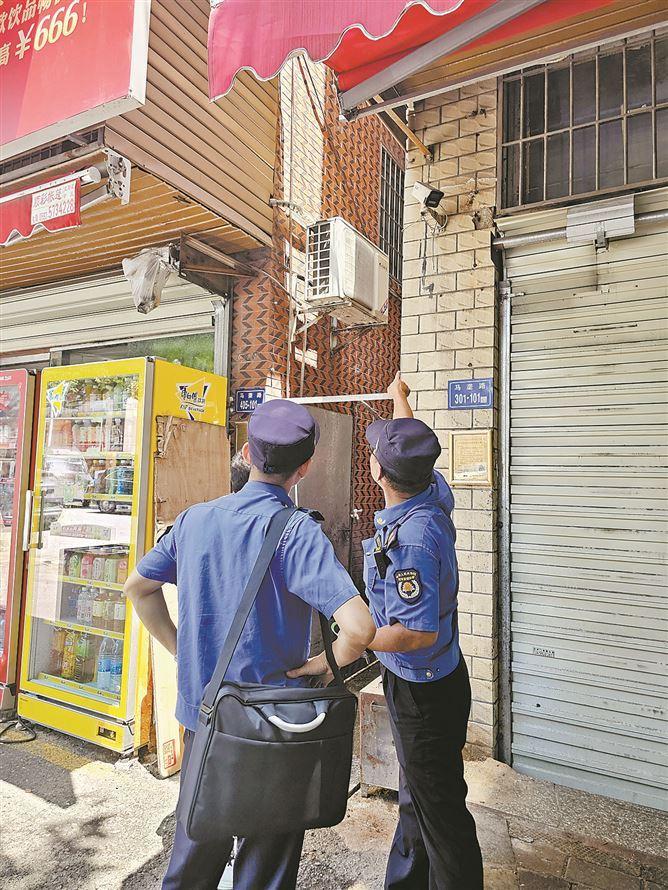 城管执法部门坚持“三线并进”，开展户外广告、“两违”治理、城镇燃气等关键领域安全检查。