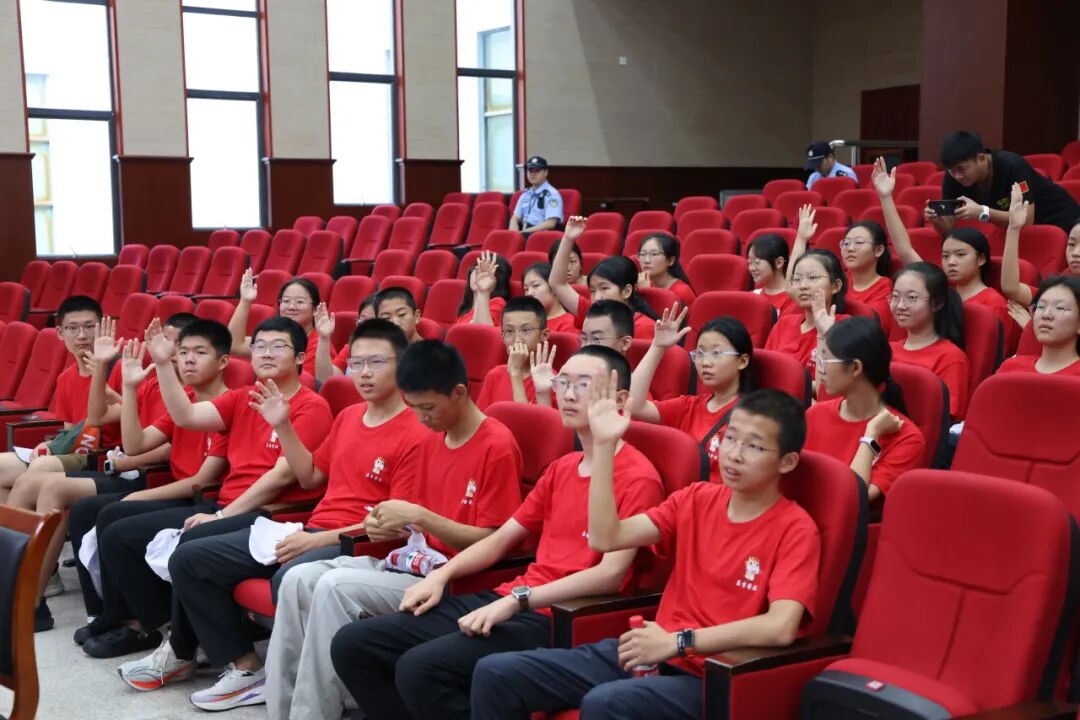 新疆昌吉研学团30余名少年跨越山海到访湖里法院