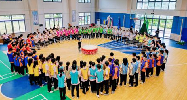 来自五湖四海的166名青年学子汇聚一起，开展为期十四天的训练营活动。