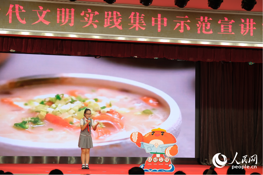 马尾少年谢梓熠作分享。人民网 欧阳奕奕摄