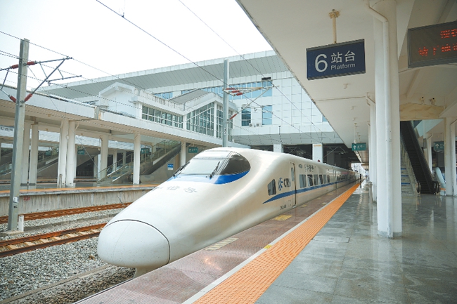 由龙岩发往福州的动车。
