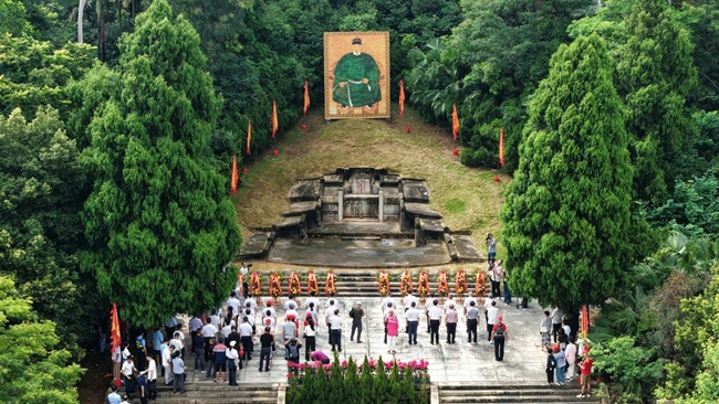 在水头镇郑成功陵园举行拜谒仪式