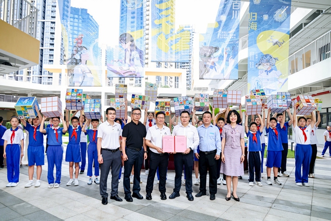 龍華區實驗學校教育集團為中建海峽頒發表揚信