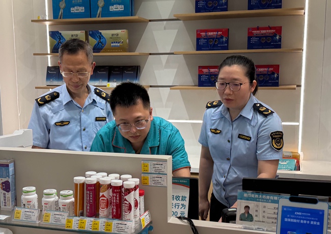 扫码枪一声轻响，药品的“身世”瞬间跃上屏幕
