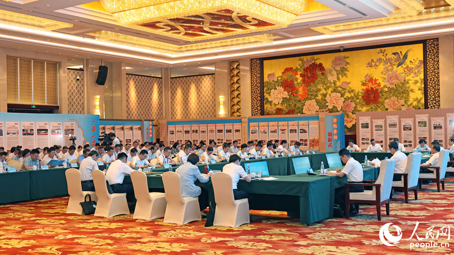 座談會現場，與會代表認真聽會。人民網記者 李昌乾攝