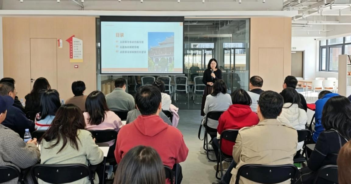 集美大学教授在思明区“创享空间”开展志愿服务队伍管理主题培训
