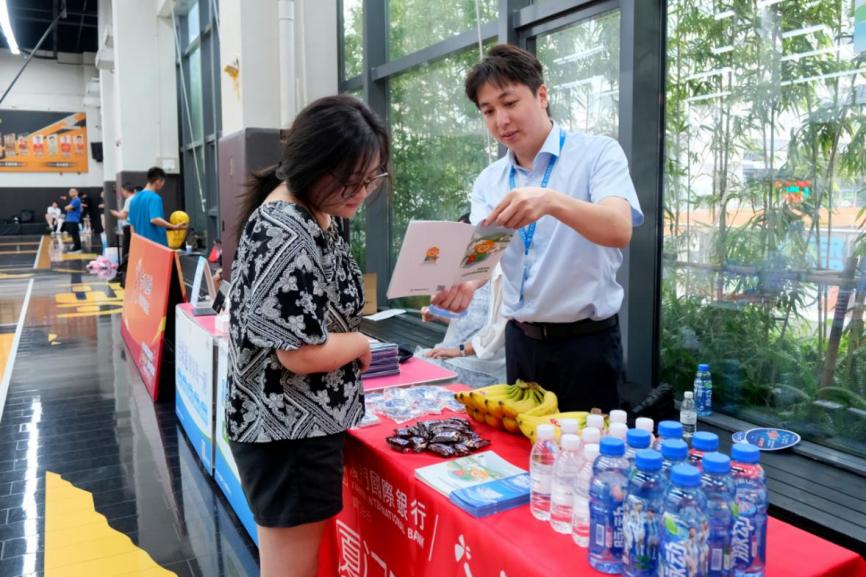 厦门国际银行厦门分行为观赛园区职工普及存款保险知识