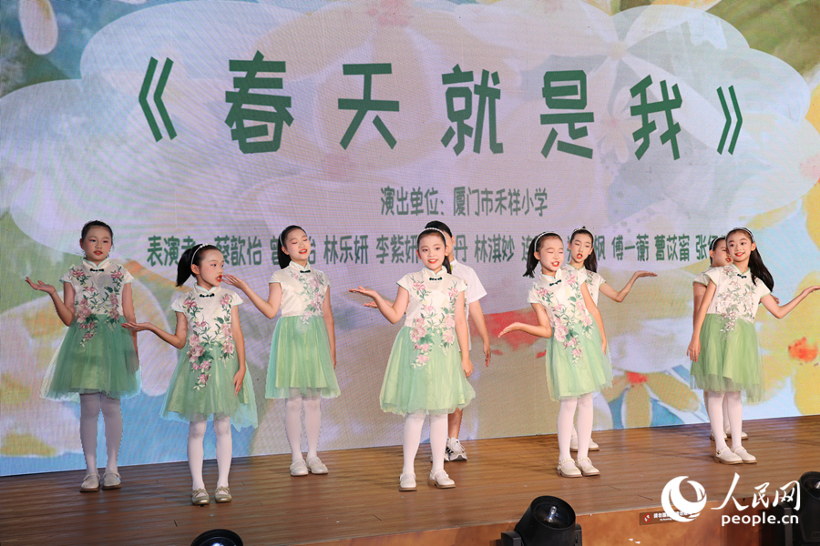 禾祥小學帶來合唱《春天就是我》。人民網記者 陳博攝