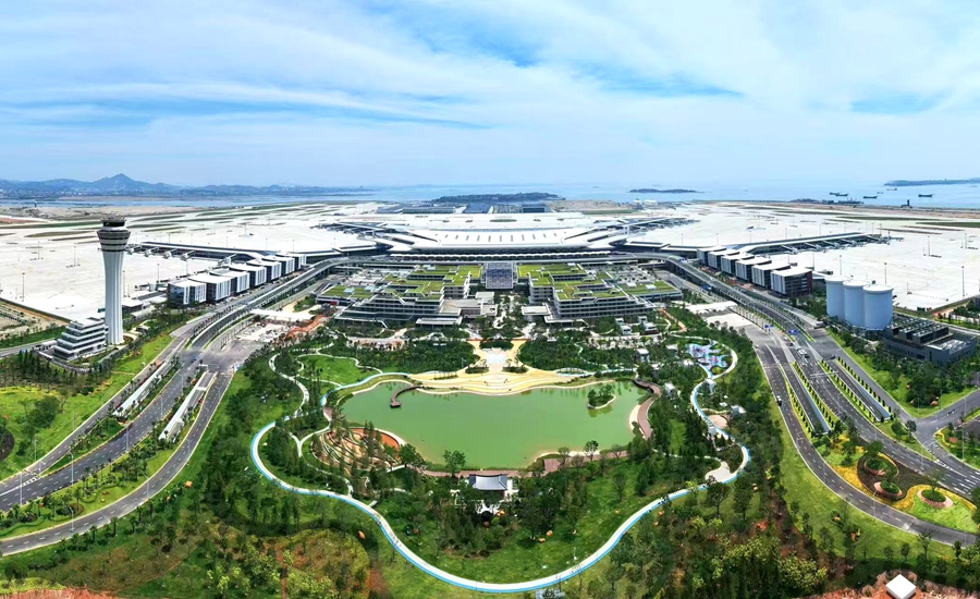厦门新航空枢纽犹如展翅欲飞的“白鹭”，图为翔安机场航拍图。厦门翔业集团供图