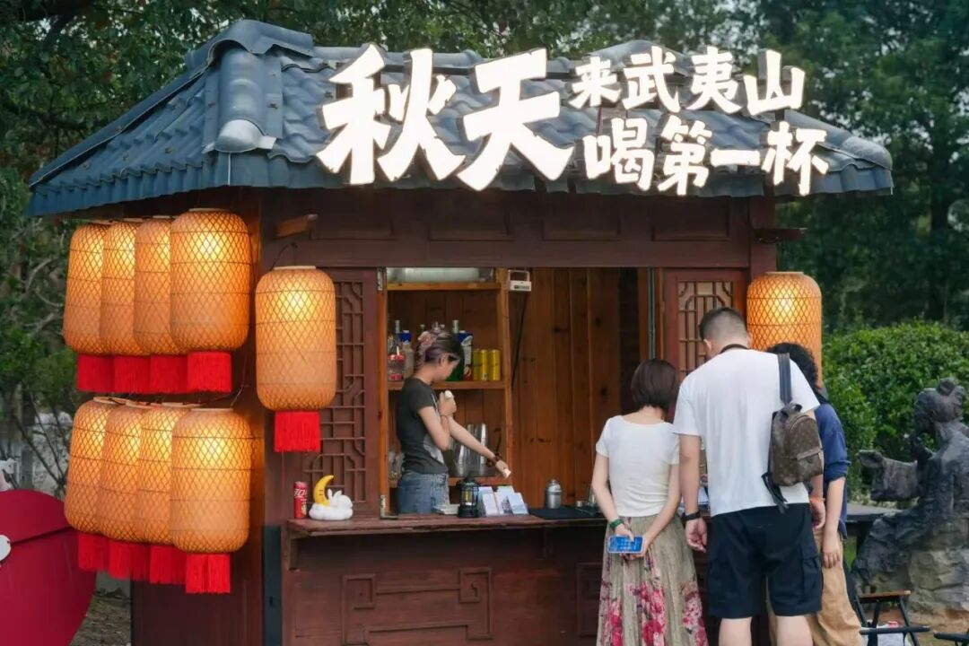 市集之外，互動游園讓游客從旁觀者變成戲中人
