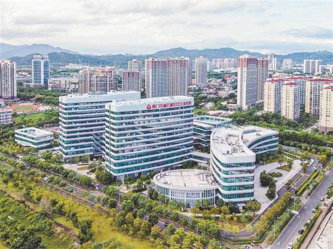 集美区的民生保障不断升级。图为厦门市妇幼保健院集美院区。（林志杰 摄）
