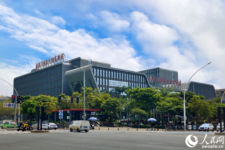 厦门火炬高新区搭建转化、孵化、投资全链条生态，助力吸引越来越多高校科研成果项目落地。人民网记者 陈博摄