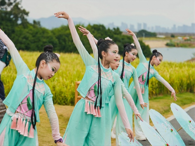 童话音乐剧《稻草人》。
