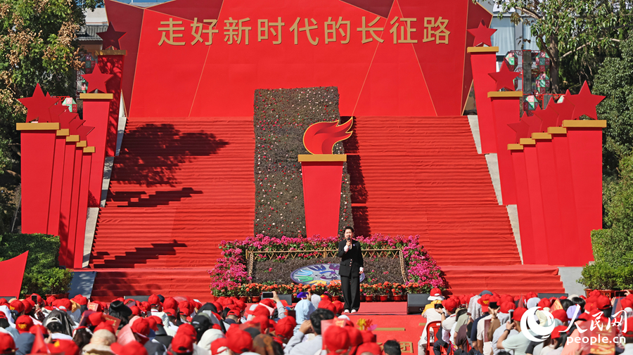 一级演员张凯丽带来讲述《微光成焰》，讲述闽西红军动人故事。人民网记者 李昌乾摄