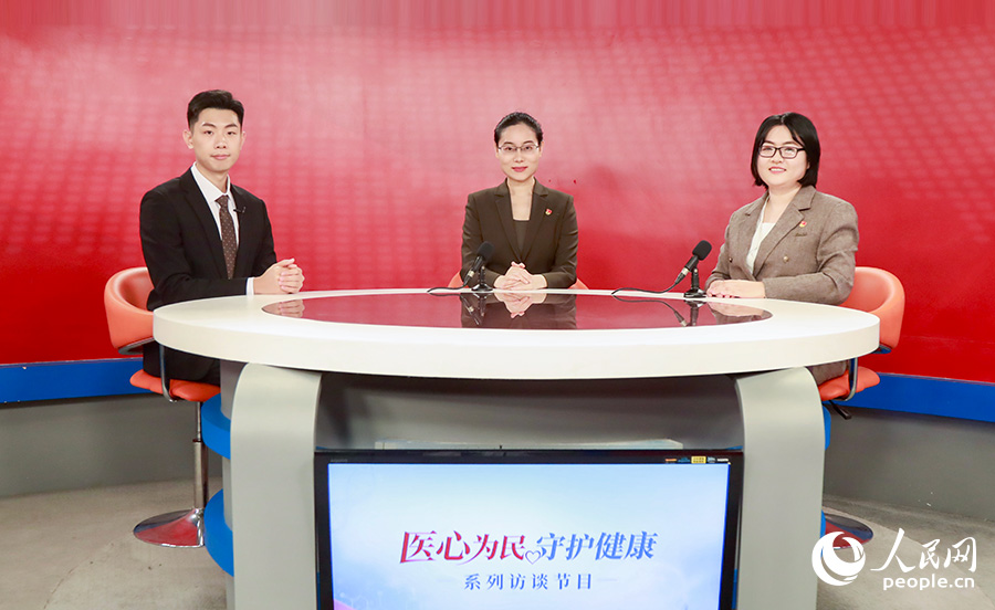 黄莎、林鹭萍做客人民网福建演播室。实习生 詹祉悦摄
