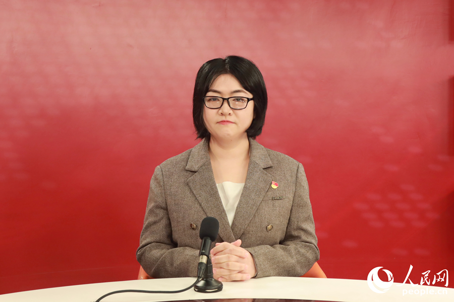 林鹭萍接受人民网专访。实习生 詹祉悦摄