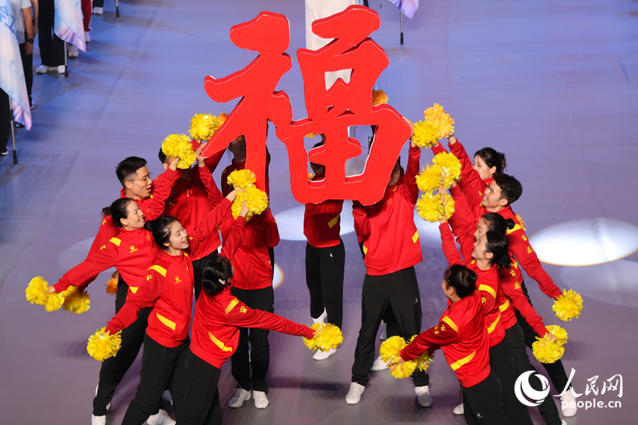 福建省總工會代表隊帶來“福”字格外亮眼。人民網記者 陳博攝