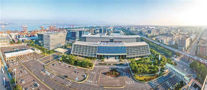 厦门自贸片区不断迭代升级，扩大高水平对外开放。（本报资料图）