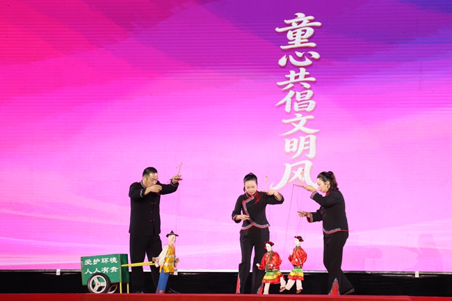 提線木偶《童心共倡文明風》。張悅攝