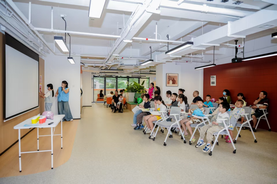 “好客邻里中心”托管中心采取“国企出场地、专业机构运营”模式,能有效缓解双职工家庭课后看护压力。龙海区委宣传部供图