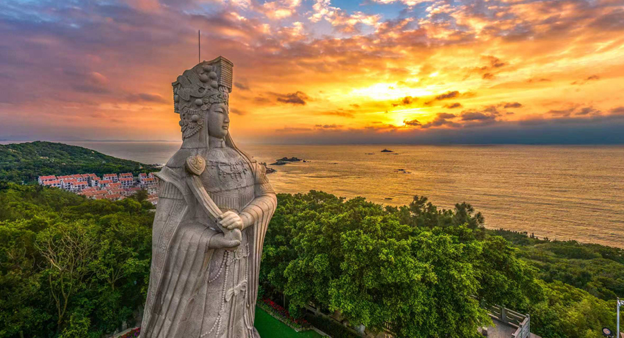 湄洲岛妈祖石雕像。蔡昊摄