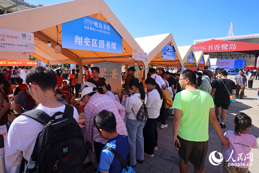 全市六区图书馆集体设展。人民网记者 陈博摄
