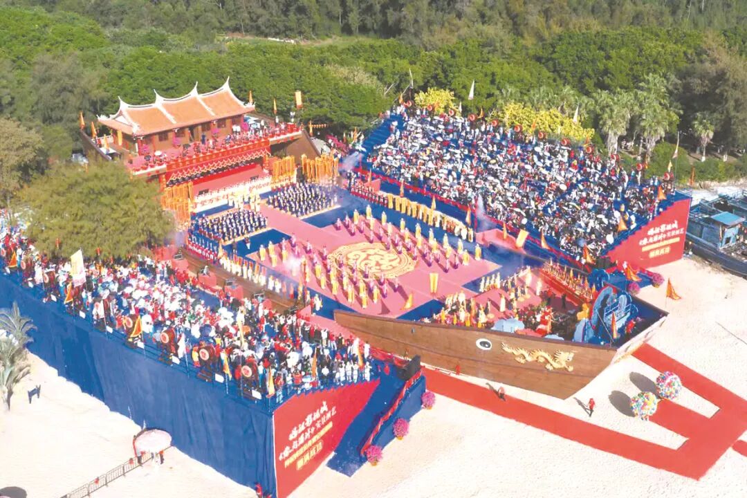 紀念媽祖羽化升天1039周年海祭媽祖祈福大典舉行。媽祖文化跨越時空傳遞互助友愛、和諧包容的城市溫度，彰顯以愛為名、向善而行的城市底蘊。蔡昊攝