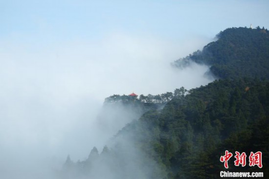 江西廬山：雲海彌漫秋色迷人