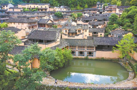 古色古香的屏南县熙岭乡四坪村,蜕变为网红打卡点. 王志凌 摄