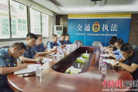 泉州市交通執法法隊約談網約車平台公司。