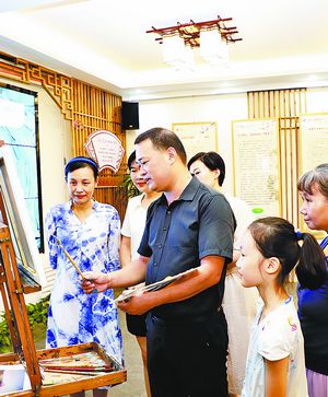 轄區藝術協會積極響應，派出了近百名優秀藝術家，走入社區、服務群眾，傳授藝術知識和技能。湖裡區委宣傳部供圖