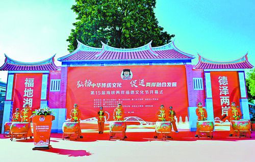 小軍鼓演奏《龍騰虎躍》，唱出盛世歡歌的韻味，奏出拼搏向前的精氣神。